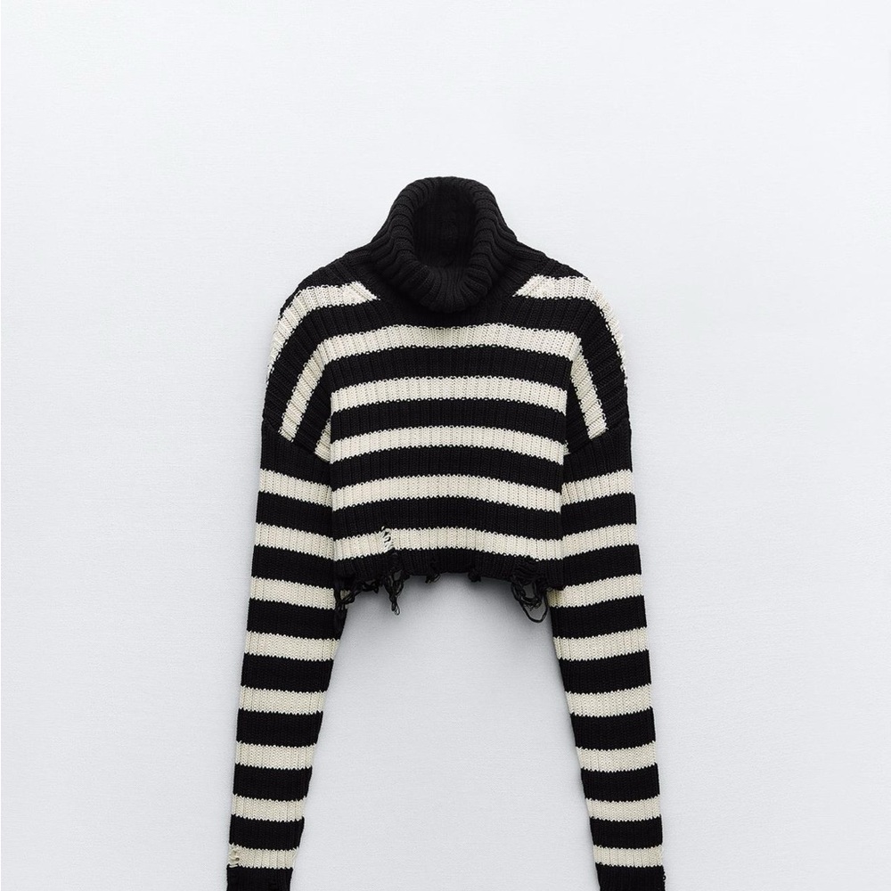 NWT🌺Striped Black and White Turtleneck Sweater